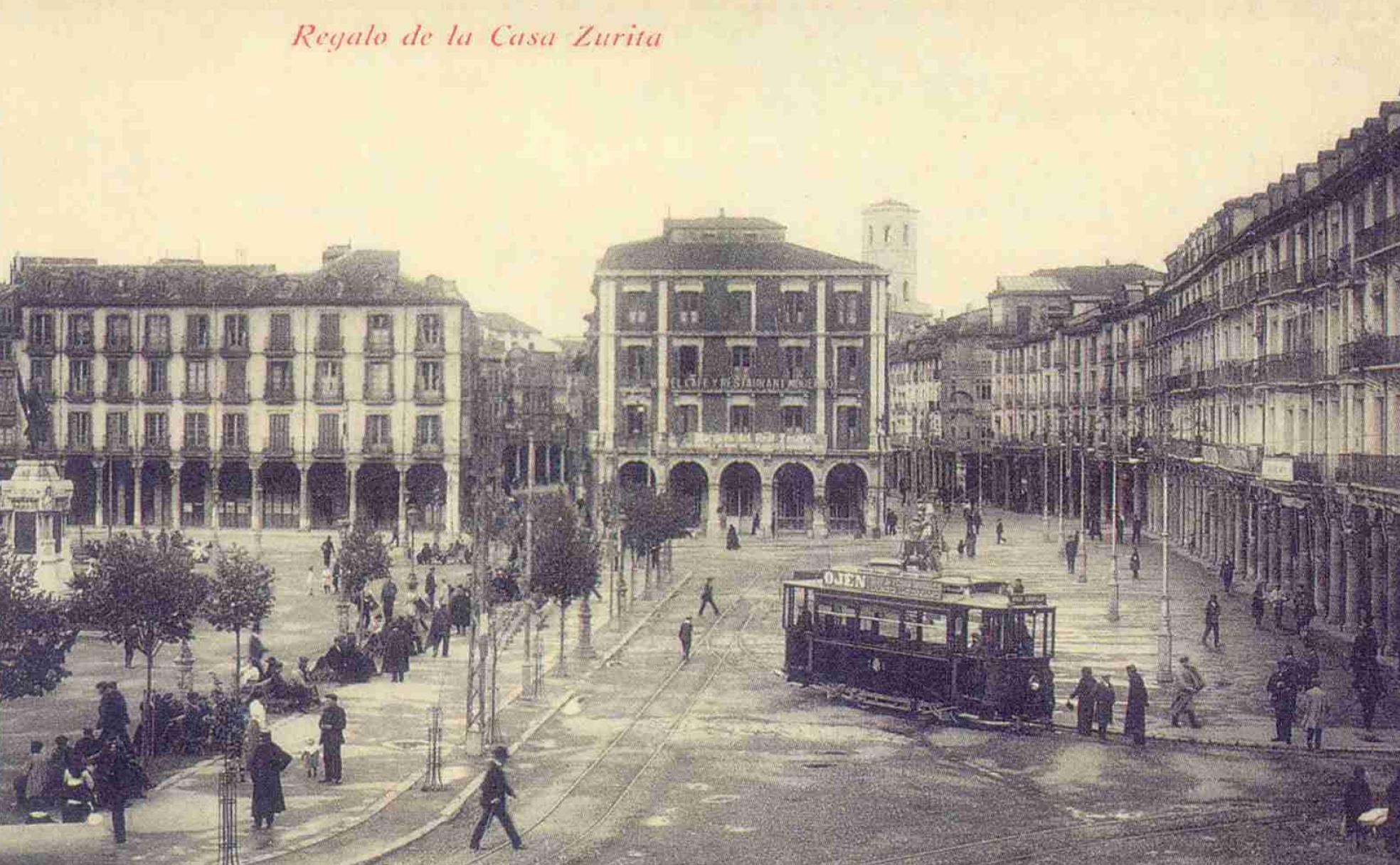 La Plaza Mayor, con tranvía, a principios del siglo XX. 