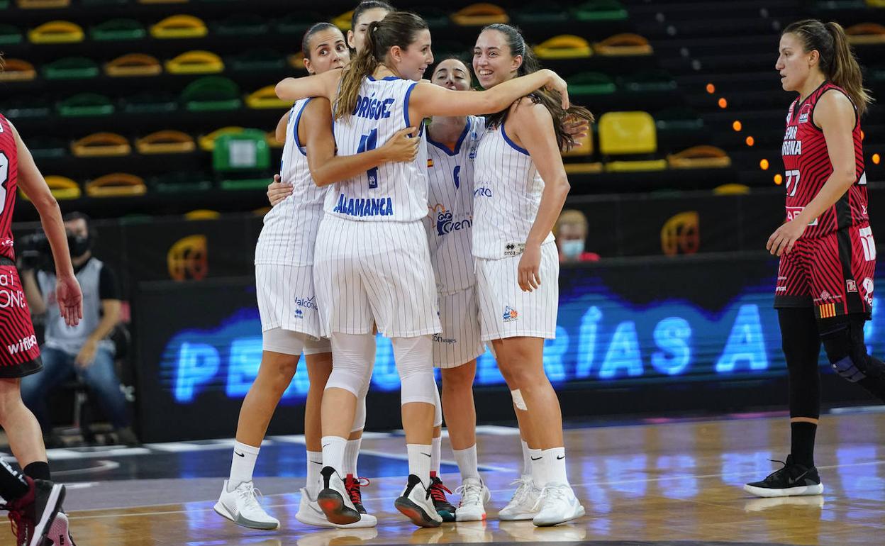 Las jugadoras de Avenida celebran el pase a la final. 