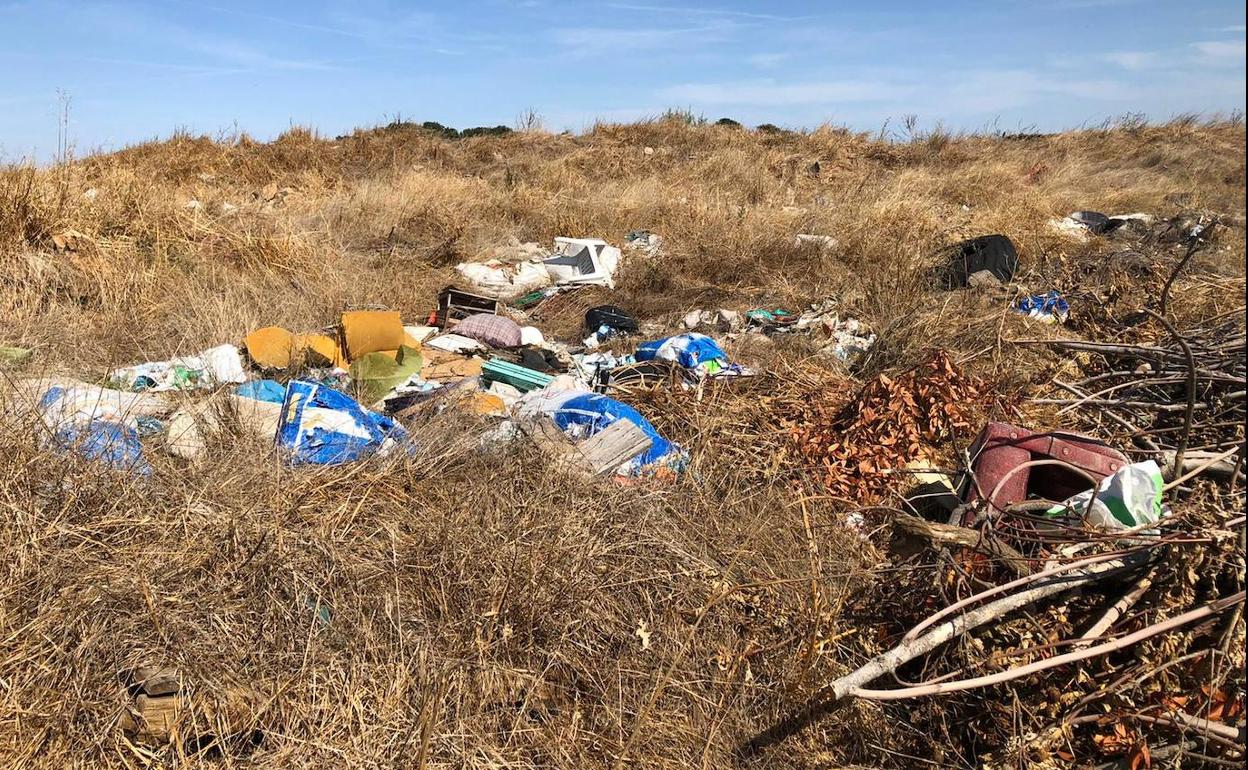 Escombrera en el término de Aldea del Obispo. 