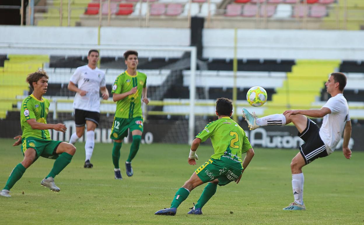 Acción del partido entre el Burgos CF y Unionistas. 