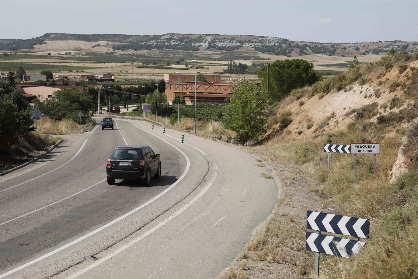 Acceso a Pesquera por carretera de Peñafiel VA-101