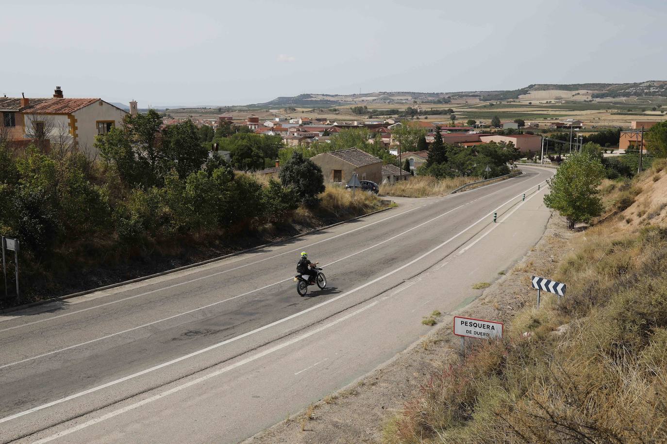 Acceso a Pesquera por carretera de Peñafiel VA-101