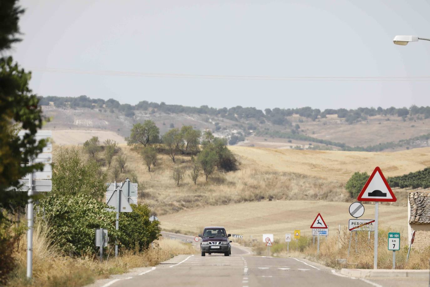 Acceso a Pesquera por la carretera Pesquera de Duero-Villafuerte VA-101.