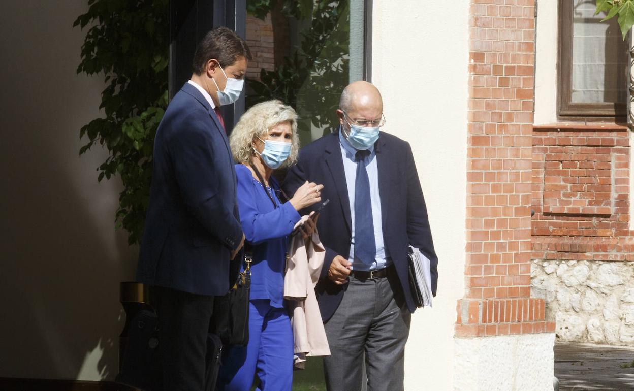 Ángel Ibáñez, Verónica Casado y Francisco Igea, tras el Consejo de Gobierno. 