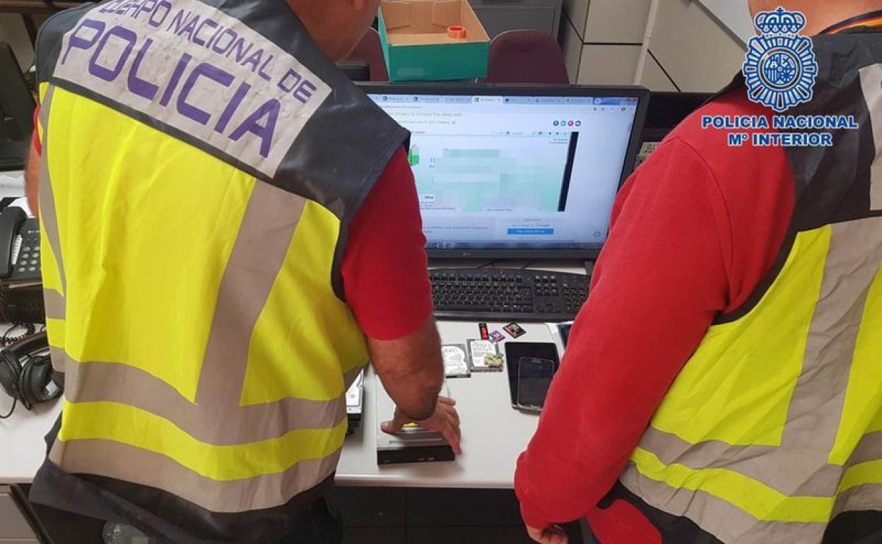 Imagen de archivo de una intervención policial contra la pornografía infantil.