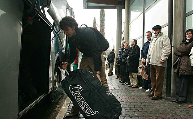 Casi 50.000 jóvenes salen de Castilla y León a trabajar a otras regiones y llegan 31.400