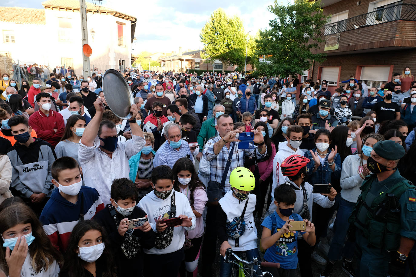 Fotos: Una protesta vecinal en Renedo consigue echar a la familia de okupas