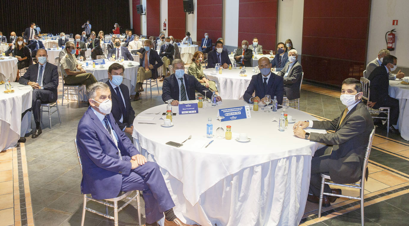 Asistentes al Foro Económico de El Norte que ha inaugurado el exministro de Hacienda Cristóbal Montoro. 