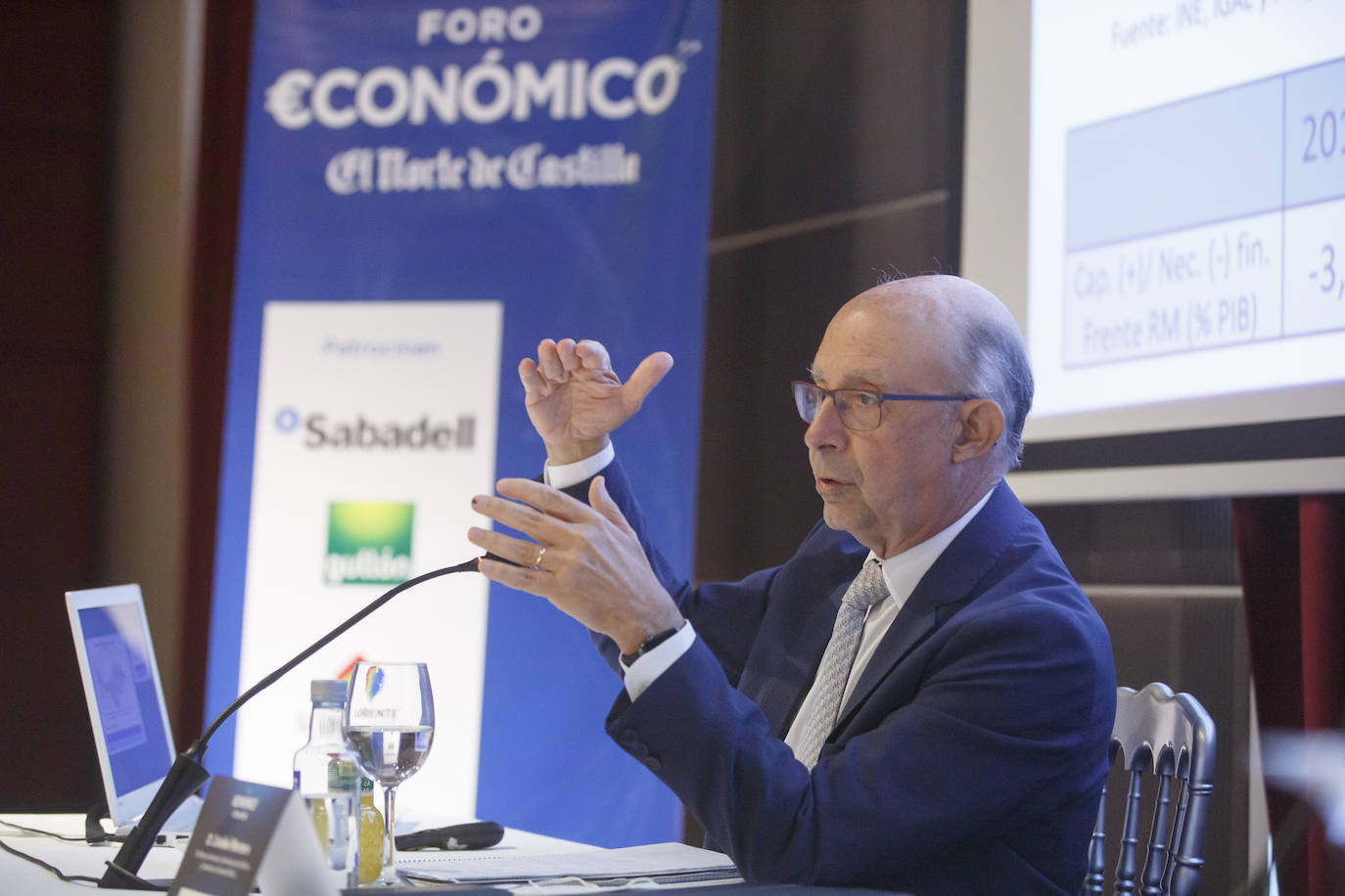 Asistentes al Foro Económico de El Norte que ha inaugurado el exministro de Hacienda Cristóbal Montoro. 