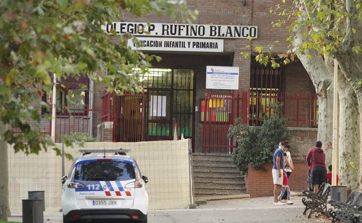 El colegio Rufino Blanco de la capital, uno dde los que tuvo que confinar una de sus aulas hace ya unos días.