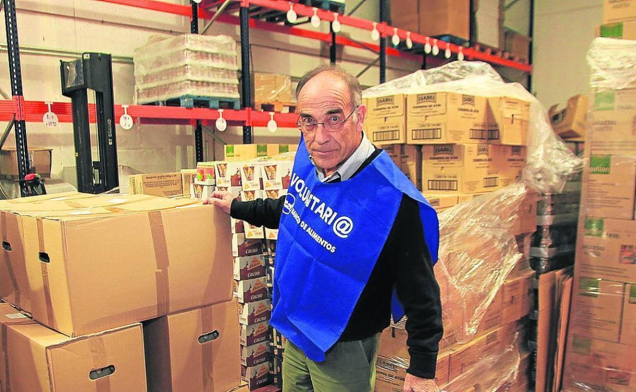 Rufo Sanz, en el almacén del Banco de Alimentos.