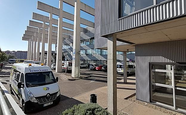 Los pacientes críticos desbordan la UCI del HUBU, con 15 enfermos covid