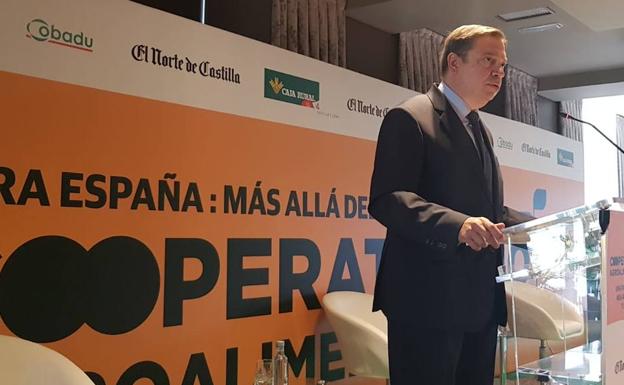 Luis Planas se dirige a los participantes de las Jornadas de Cooperativismo Agroalimentario. 