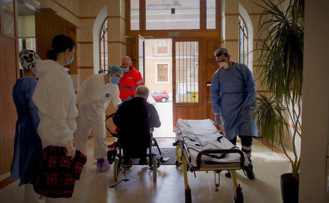 Equipo Covid–Residencia en el centro del Carmen de Valladolid en plena pandemia.