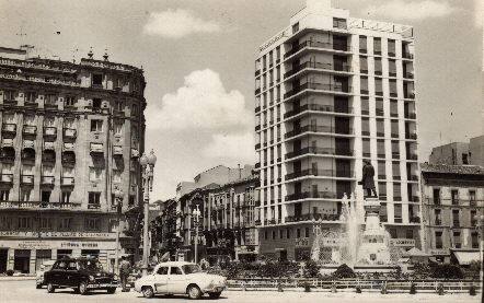 1960. Plaza de Zorrilla y final de la calle Santiago.