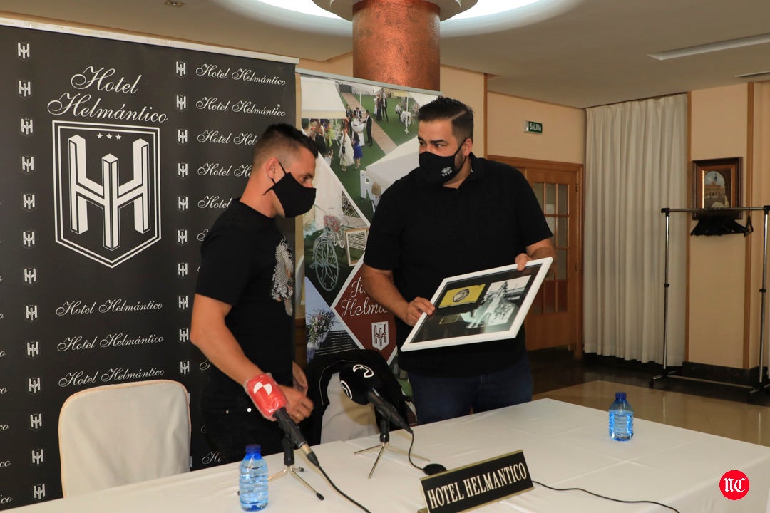 Momento de la rueda de prensa de Piojo