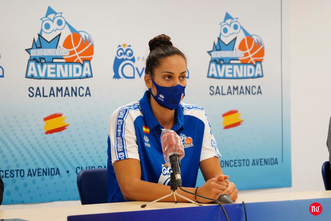 Acto de presentación de las jugadoras de Avenida.