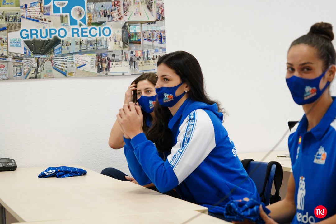 Acto de presentación de las jugadoras de Avenida.