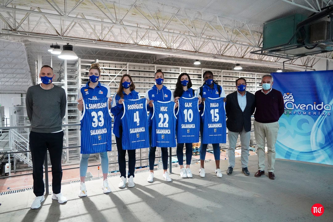 Acto de presentación de las jugadoras de Avenida.