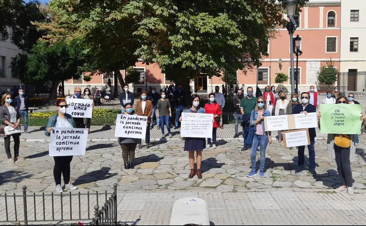 Concentración en la Plaza de Santa Cruz de Valladolid. 