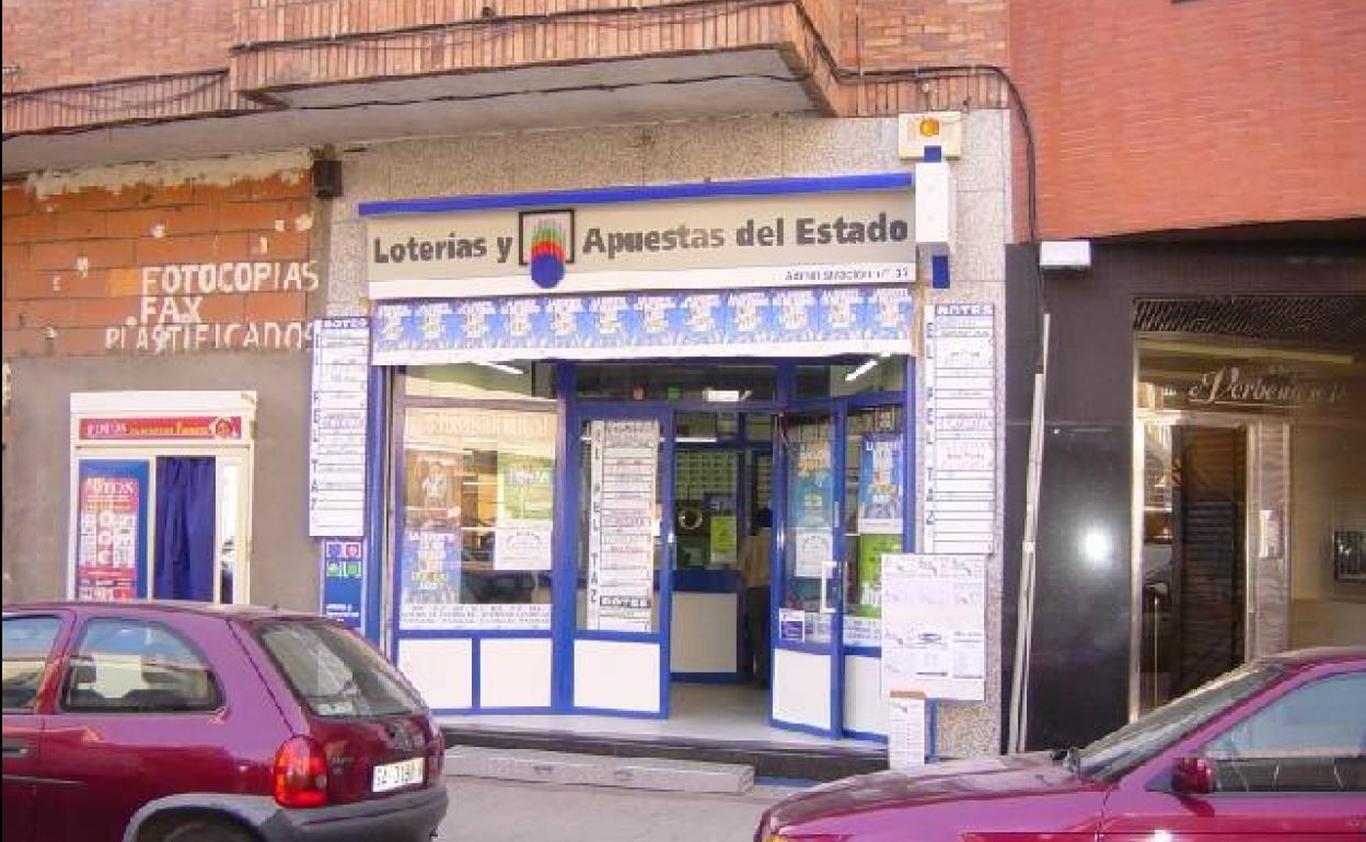 Fachada de la administración de la calle Verbena, en Valladolid capital, donde se ha sellado uno de los boletos acertantes. 