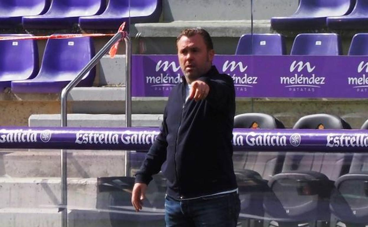 Sergio González imparte indicaciones el pasado sábado.