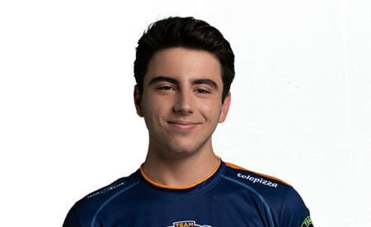 Beniju, jugador profesional de Clash Royal integrante del Team Queso. 