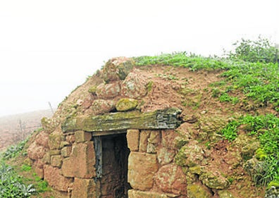 Imagen secundaria 1 - Las bodegas que constituyen un variado y singular conjunto del patrimonio popular villafranquino. 