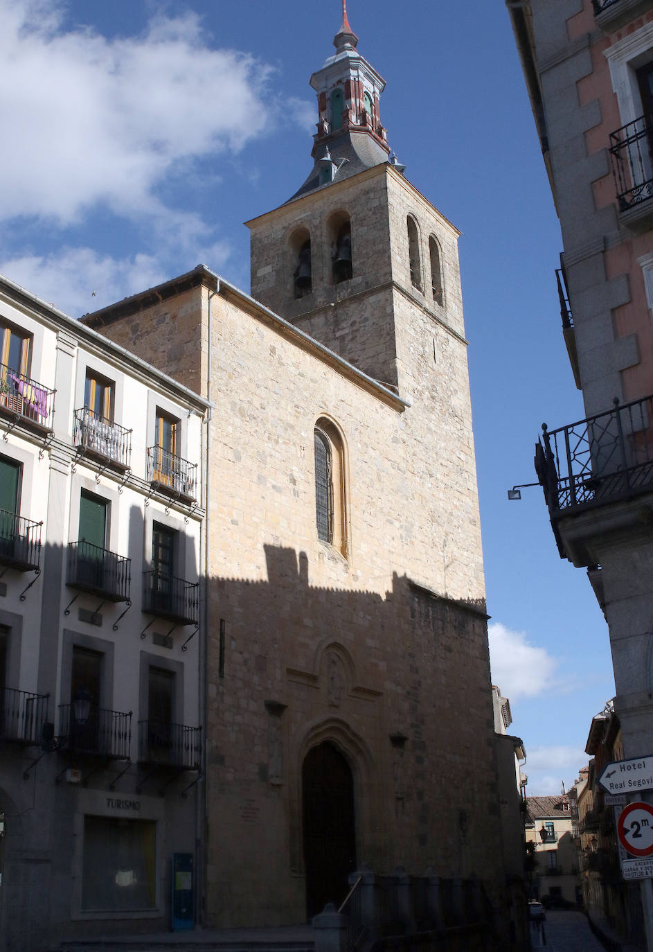 El histórico templo de San Miguel, en peligro. 