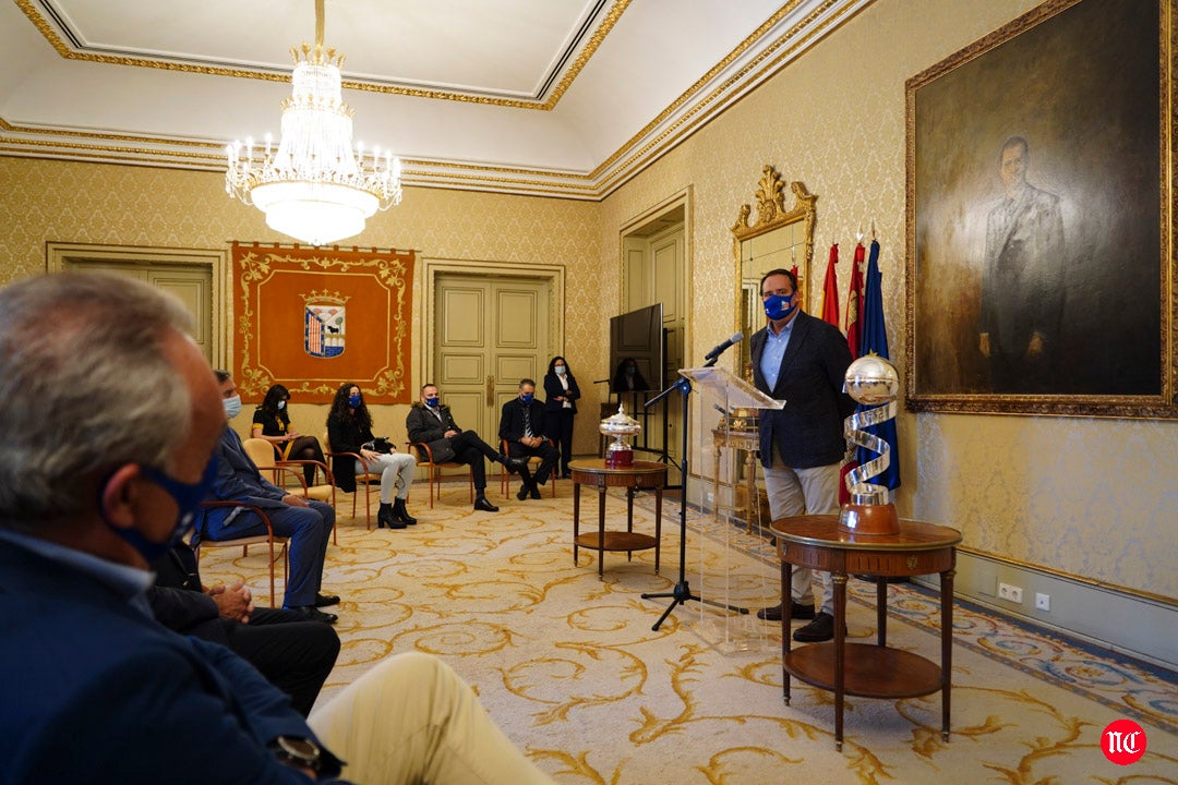 Recepción en el Ayuntamiento de Salamanca al Perfumerías Avenida
