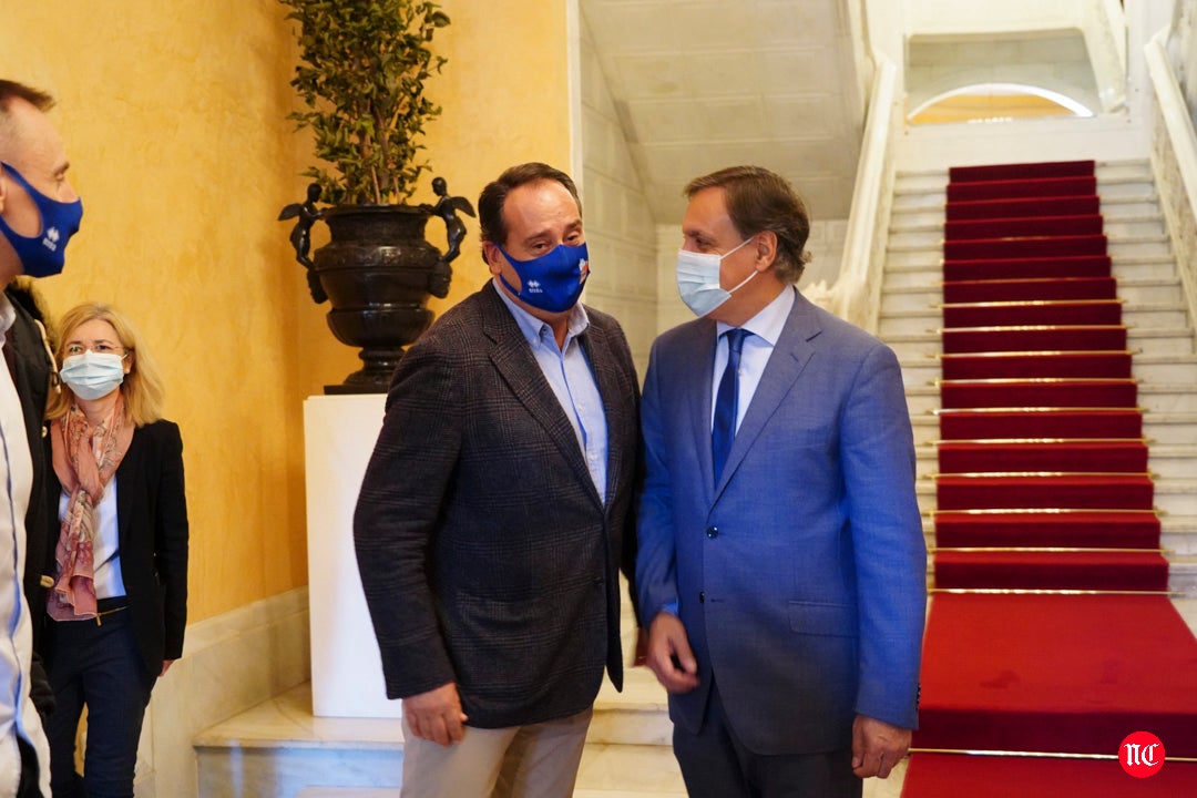 Recepción en el Ayuntamiento de Salamanca al Perfumerías Avenida