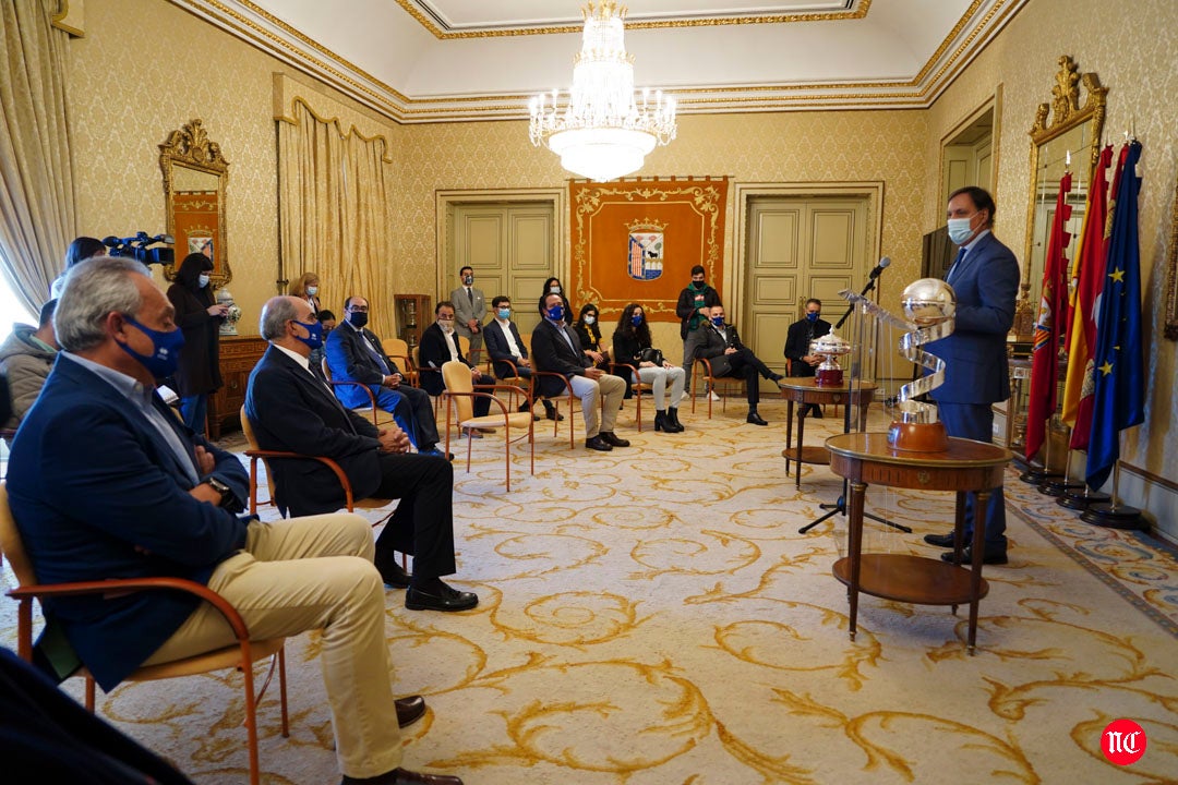 Recepción en el Ayuntamiento de Salamanca al Perfumerías Avenida