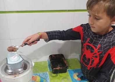 Imagen secundaria 1 - Diferentes momentos del proceso de elaboración del helado 