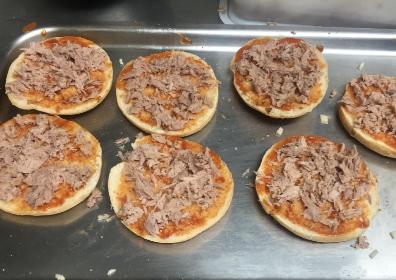 Imagen secundaria 1 - Mini pizzas con torta de Aranda