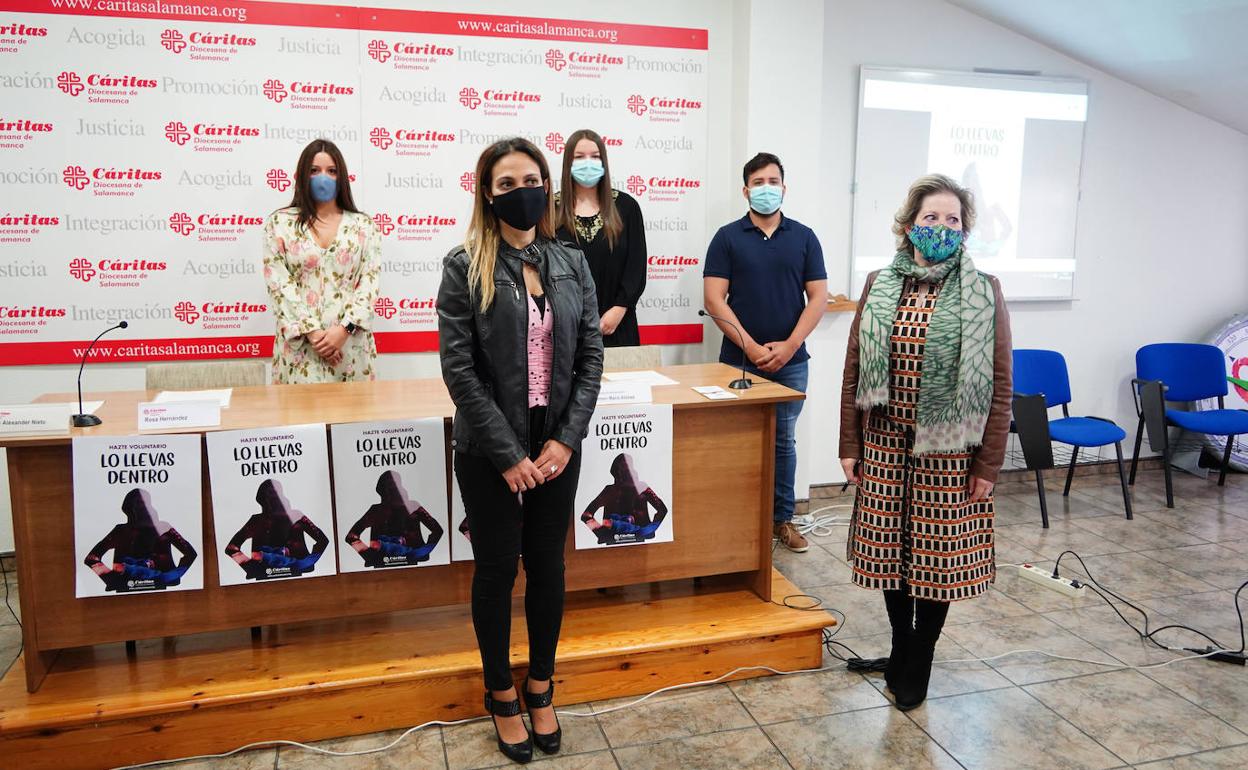 Participantes en acto de presentación de campaña de voluntariado de Cáritas Diocesana de Salamanca.