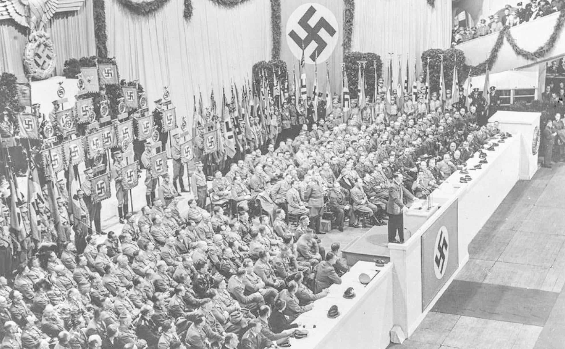 Adolf Hitler interviene en un acto del Partido Nacional-Socialista. 