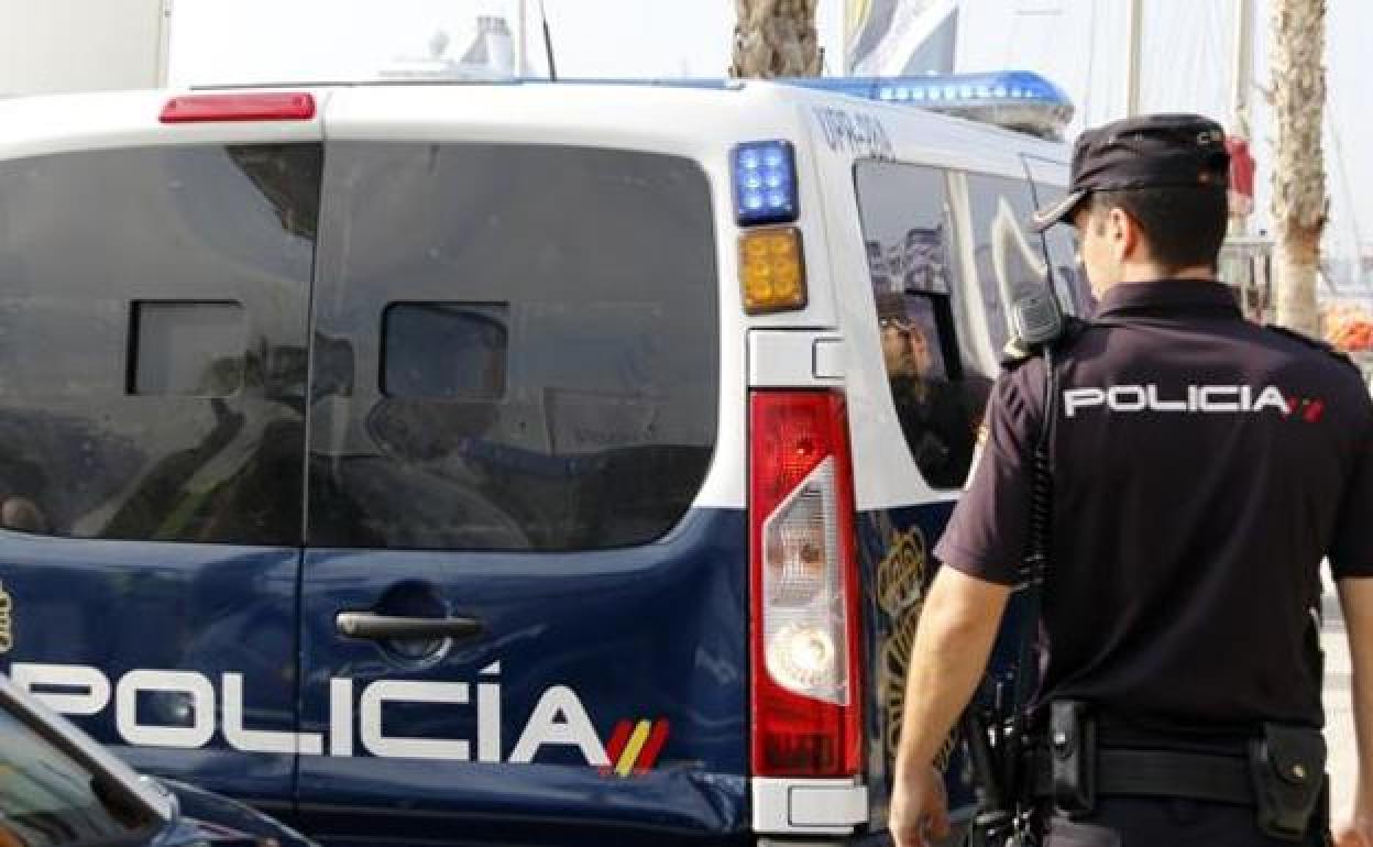 Detenido un hombre por la caída desde un tercer piso de una joven en Valladolid