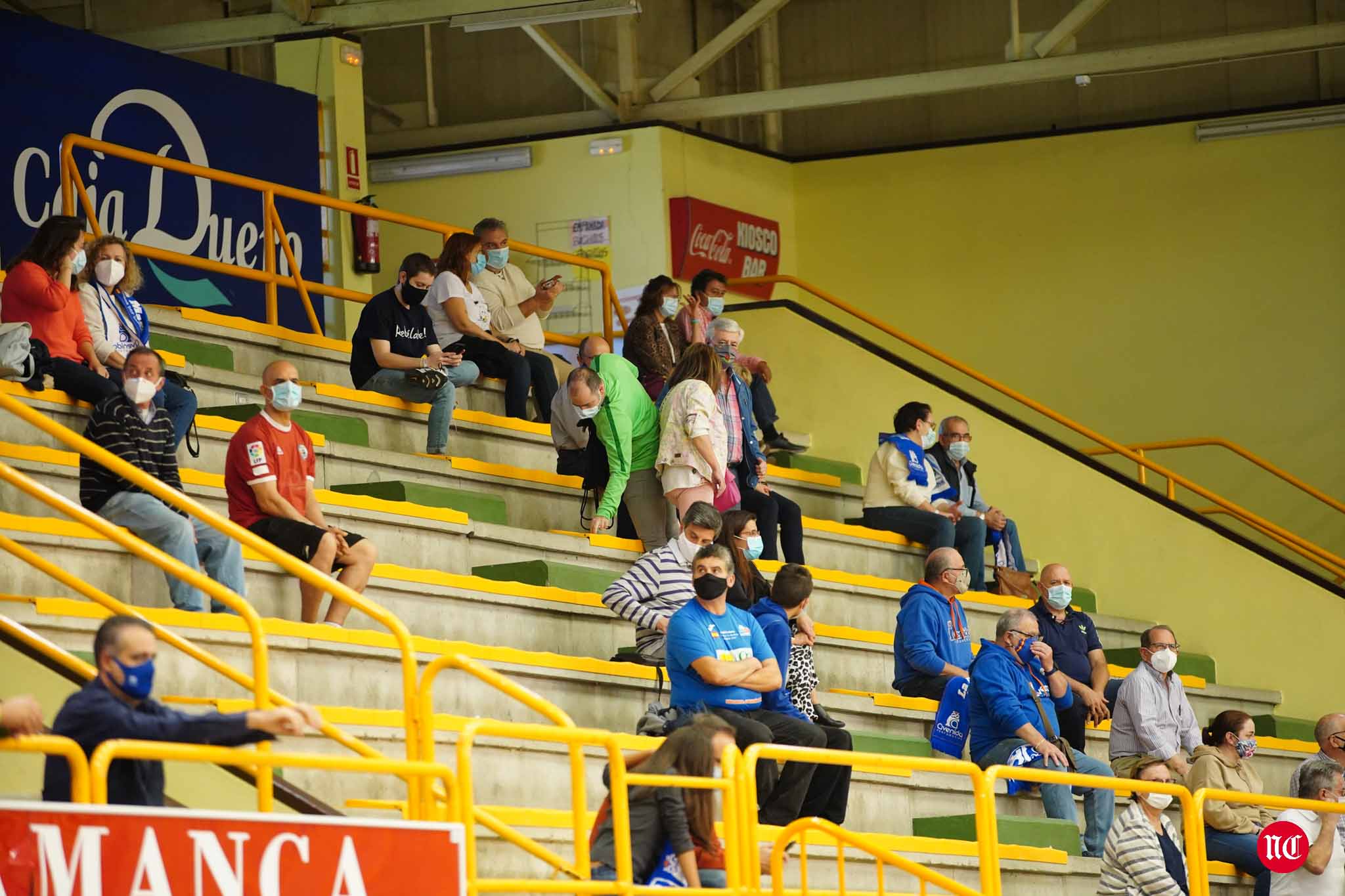 Aficionados del CB Perfumerías Avenida