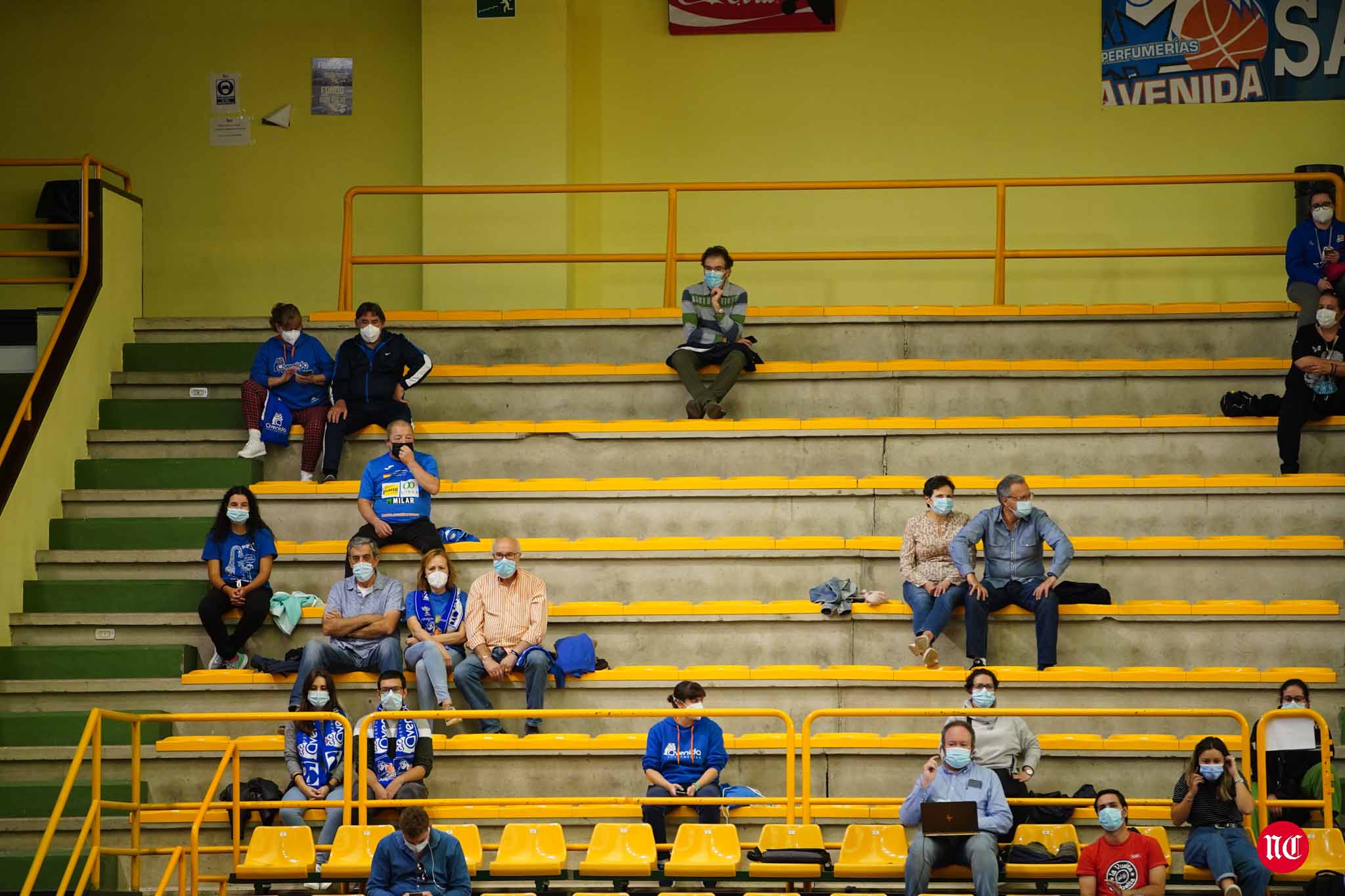 Aficionados del CB Perfumerías Avenida