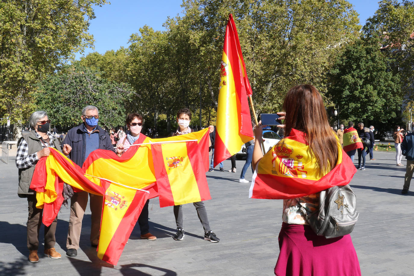 Fotos: Manifestación en Valladolid con motivo de la Fiesta Nacional