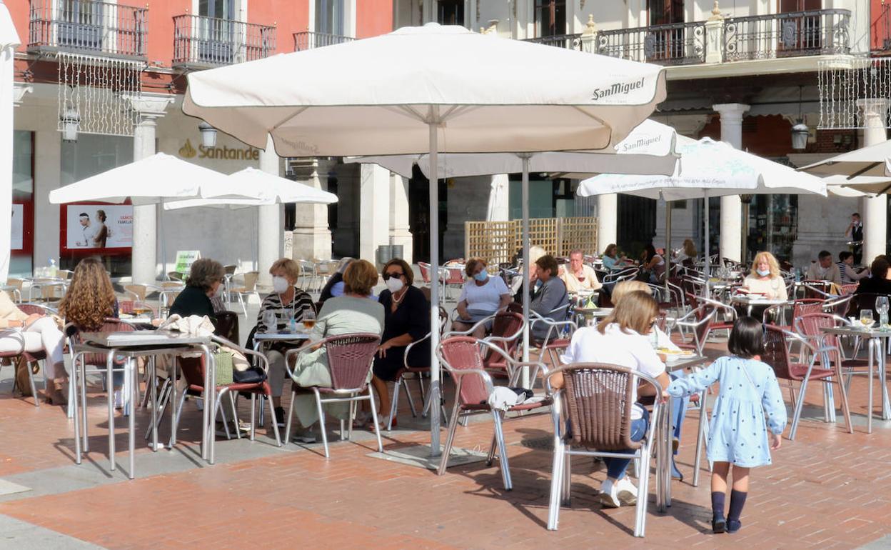Terrazas en la Plaza Mayor de Valladolid.
