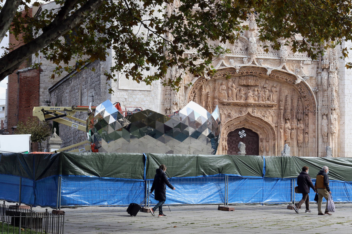 Fotos: Instalación de &#039;Universo de luz&#039; de Cristóbal Gabarrón, en la plaza de San Pablo de Valladolid