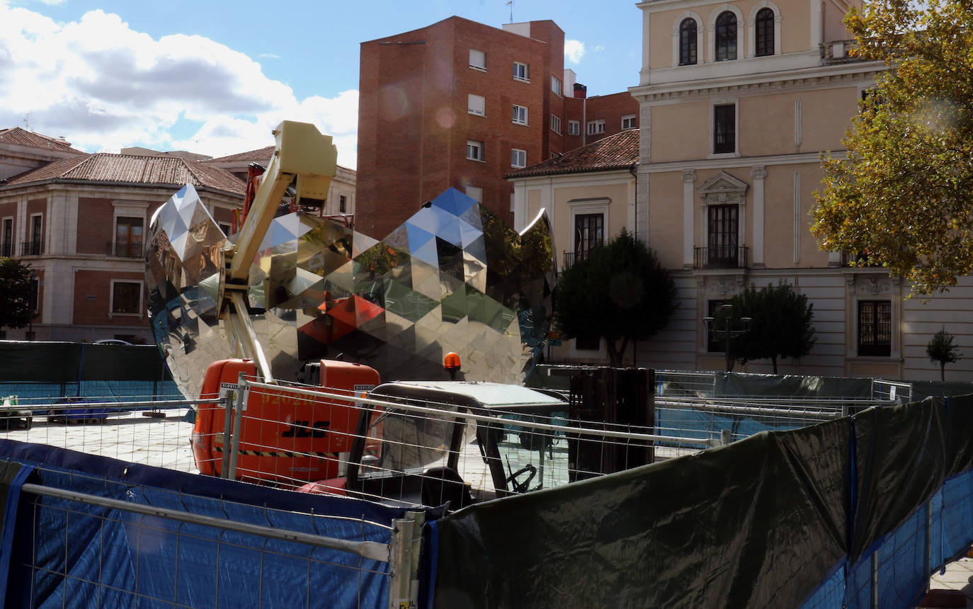 Fotos: Instalación de &#039;Universo de luz&#039; de Cristóbal Gabarrón, en la plaza de San Pablo de Valladolid