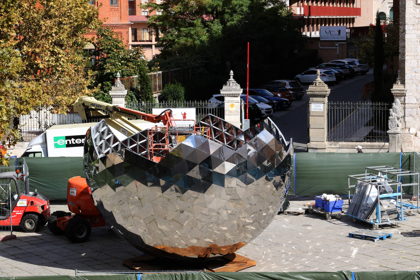 Fotos: Instalación de &#039;Universo de luz&#039; de Cristóbal Gabarrón, en la plaza de San Pablo de Valladolid