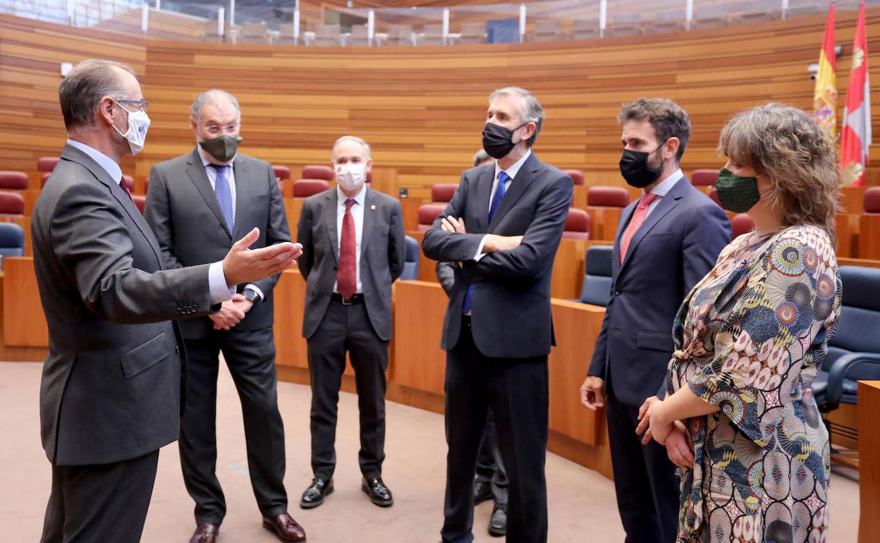 Reunión de los rectores de Castilla y León con Luis Fuentes.