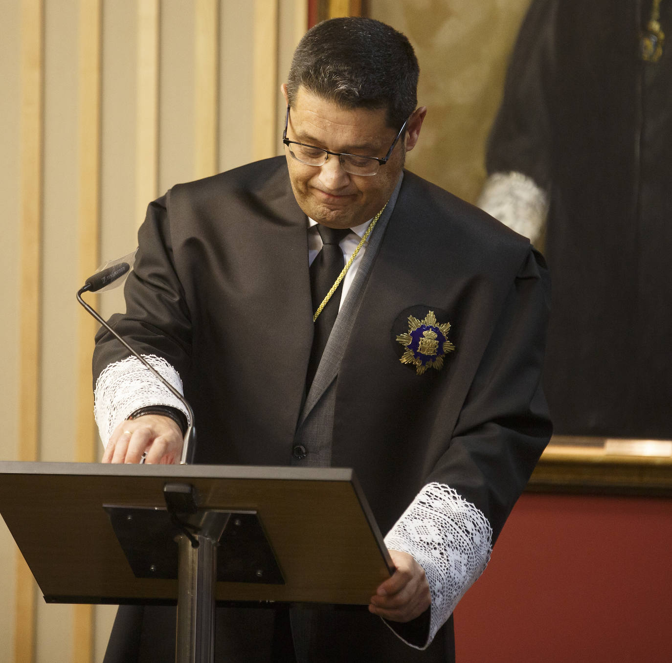 El Colegio de Abogados de Valladolid (Icava) acogió hoy la toma de posesión de Javier Martín como nuevo decano. Junto a él, juraron sus cargos para los próximos cuatro años los seis miembros de su candidatura.