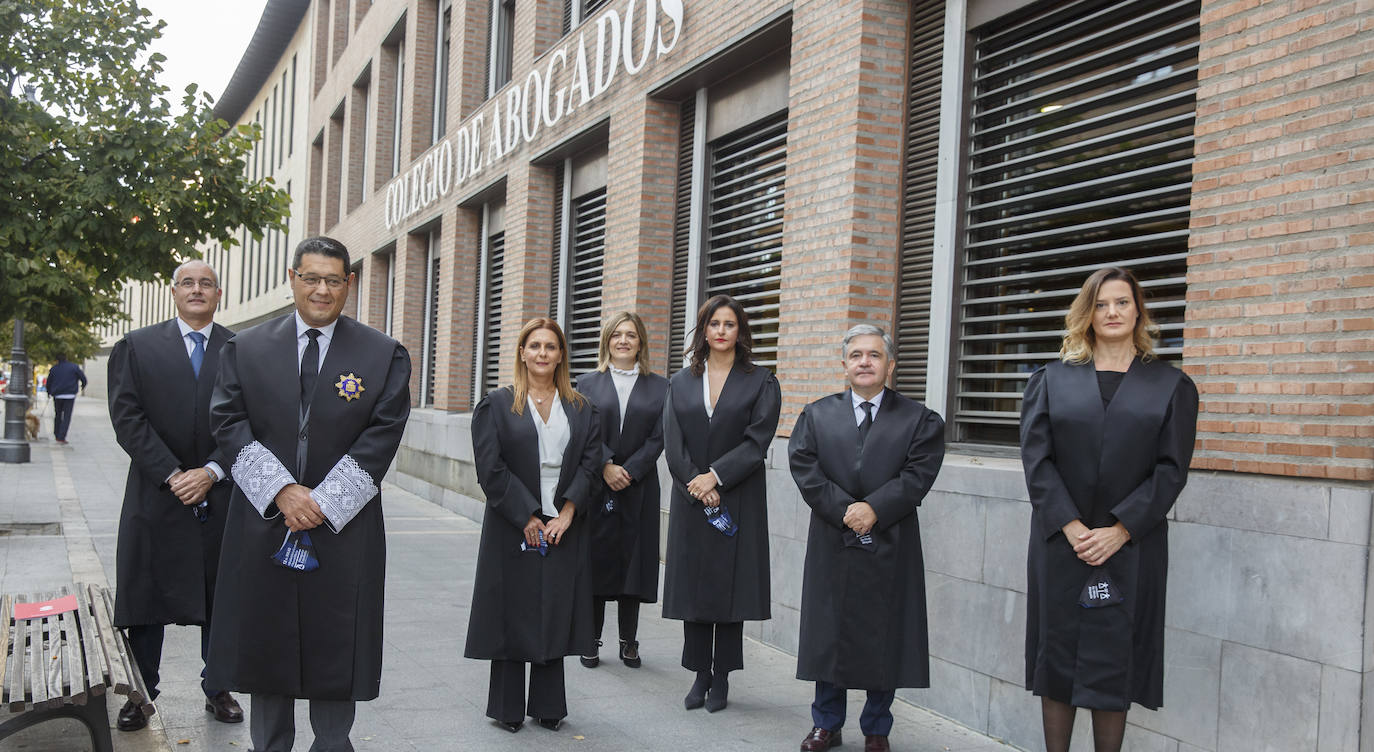 El Colegio de Abogados de Valladolid (Icava) acogió hoy la toma de posesión de Javier Martín como nuevo decano. Junto a él, juraron sus cargos para los próximos cuatro años los seis miembros de su candidatura.