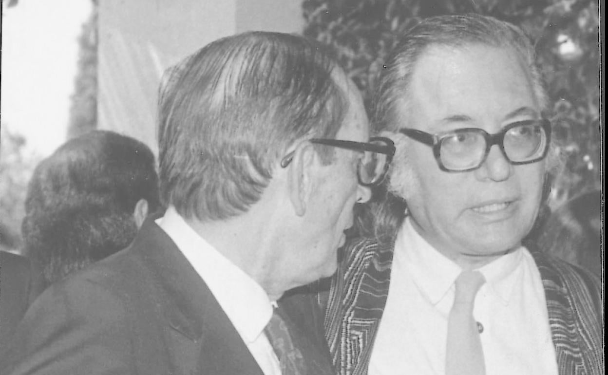 Miguel Delibes y Francisco mbral.