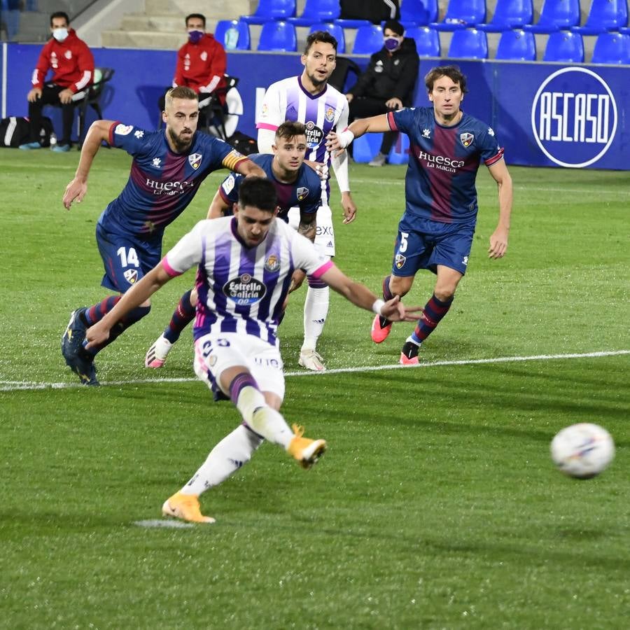 Fotos: EMpate del Real Valladolid en Huesca (2-2)