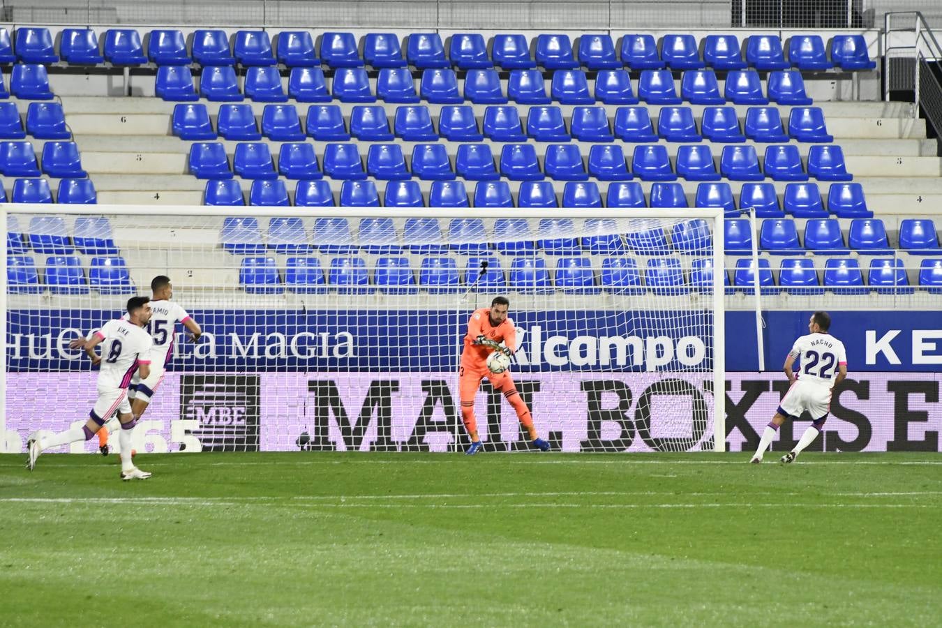 Fotos: EMpate del Real Valladolid en Huesca (2-2)